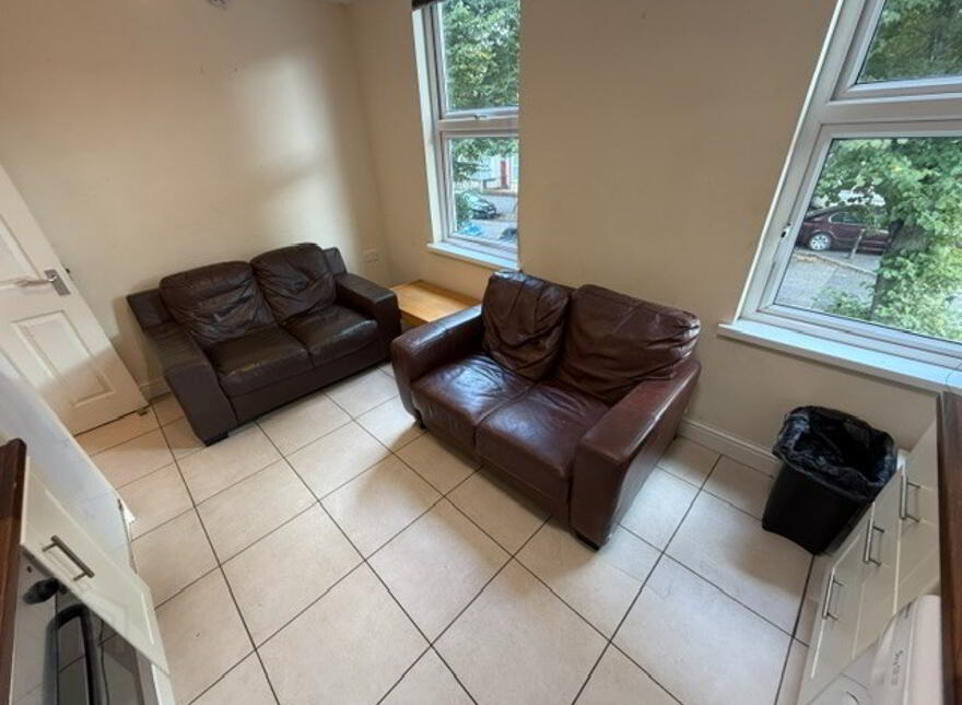 Great Apartment, 2B Rugby Avenue, Queens Quarter, Belfast, BT7 1RG