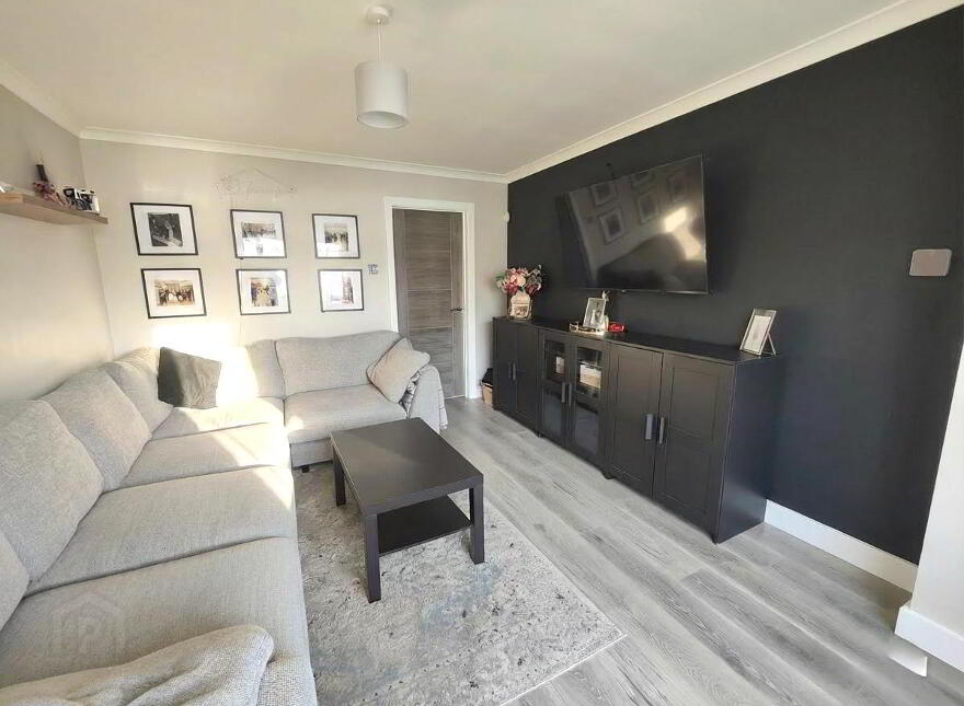5 Lyndhurst Row, Belfast, BT13 3XX