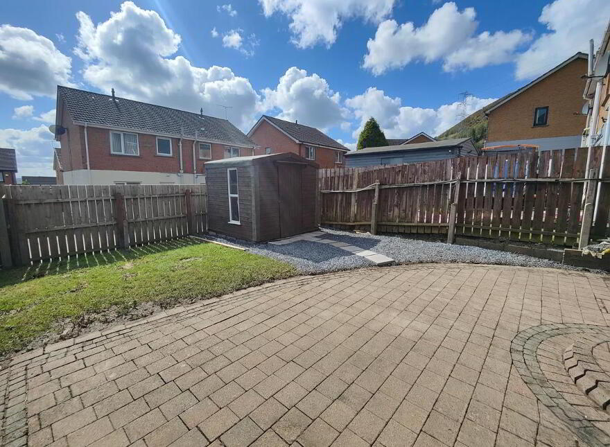 5 Lyndhurst Row, Belfast, BT13 3XX