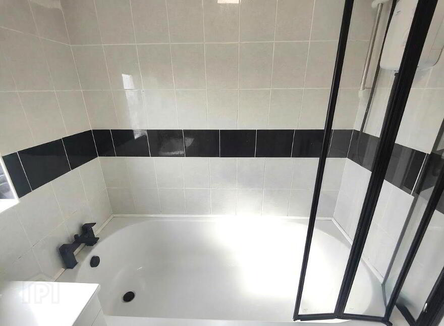 5 Lyndhurst Row, Belfast, BT13 3XX