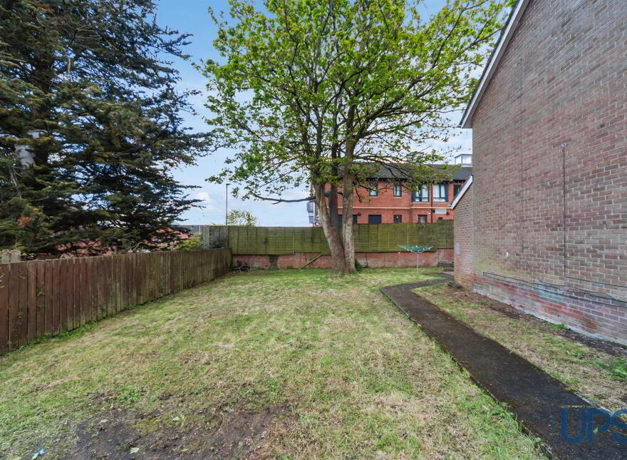 28 Moyard Park, Belfast, BT12 7FS