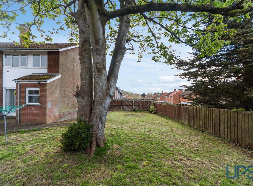 28 Moyard Park, Belfast, BT12 7FS