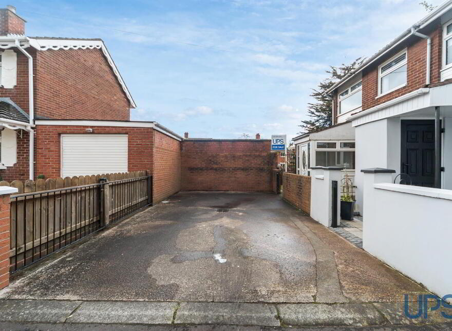 28 Moyard Park, Belfast, BT12 7FS