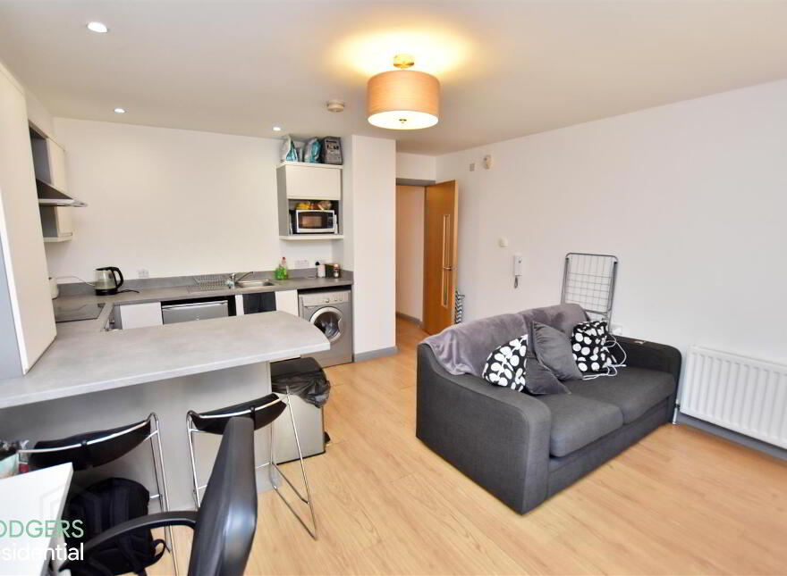 Apt 3, 104 Eglantine Avenue, Belfast, BT9 6EU