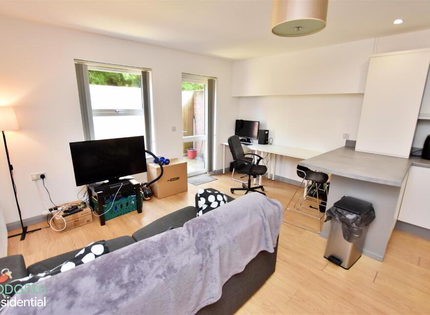 Apt 3, 104 Eglantine Avenue, Belfast, BT9 6EU