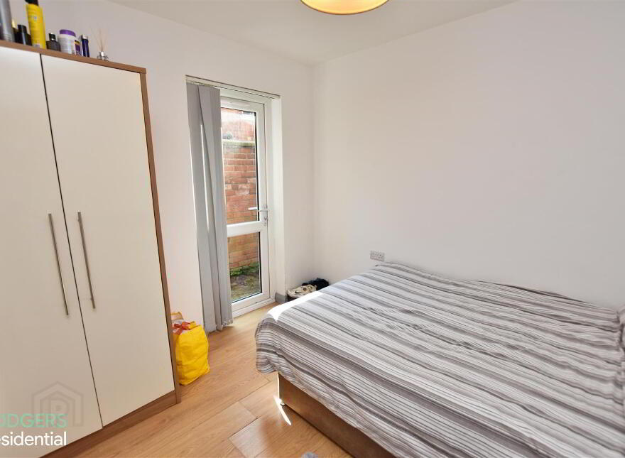 Apt 3, 104 Eglantine Avenue, Belfast, BT9 6EU