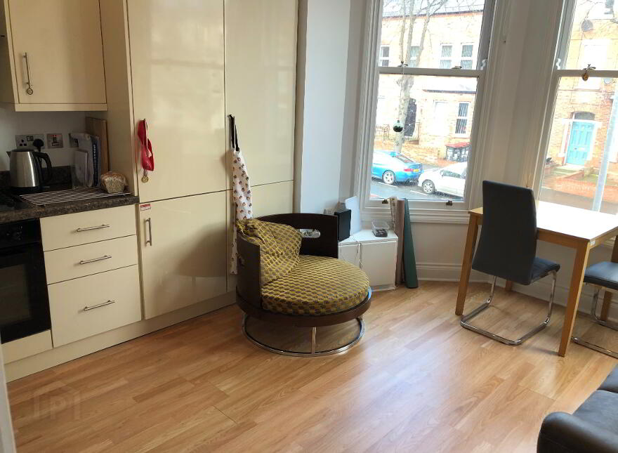 95D Eglantine Avenue, Belfast, BT9 6EX