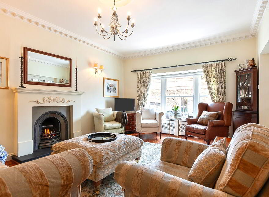 24 Main Street, Royal Hillsborough, BT26 6AE