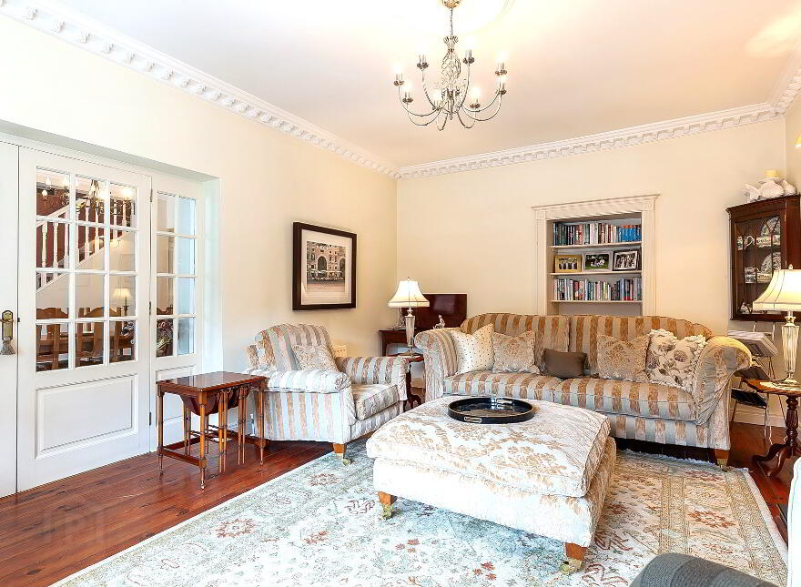 24 Main Street, Royal Hillsborough, BT26 6AE