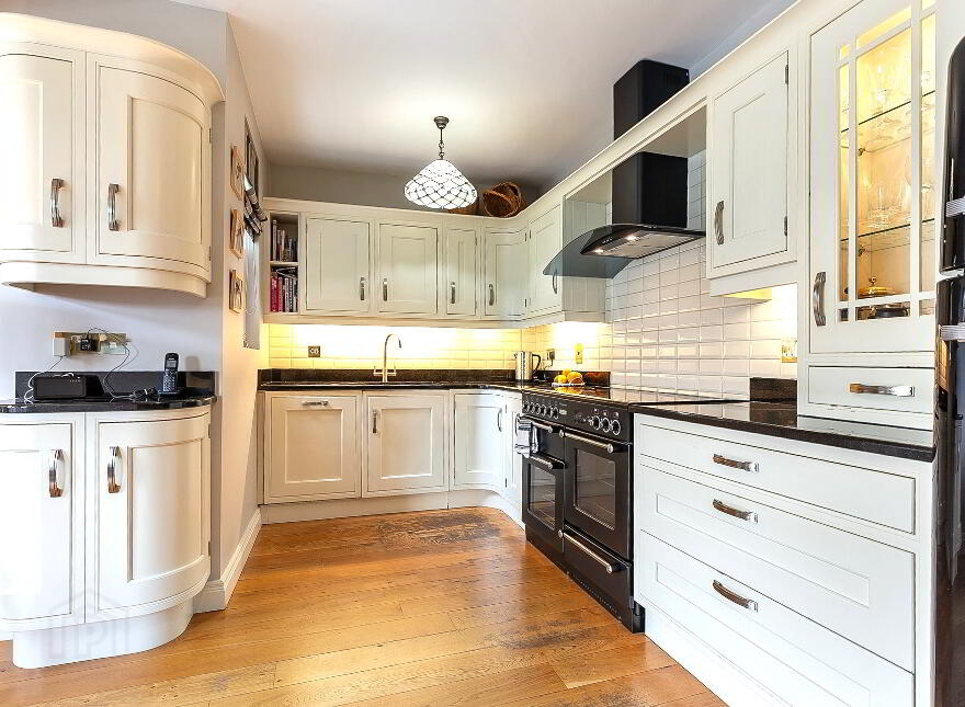 24 Main Street, Royal Hillsborough, BT26 6AE