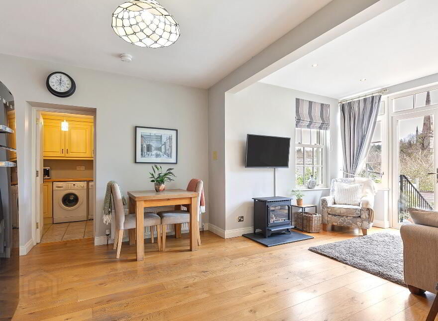 24 Main Street, Royal Hillsborough, BT26 6AE