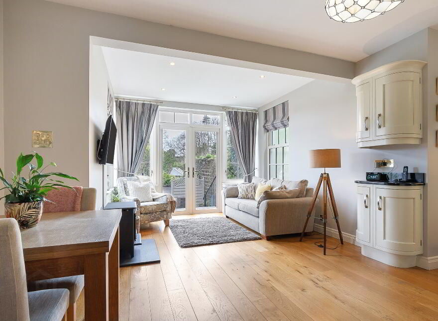 24 Main Street, Royal Hillsborough, BT26 6AE