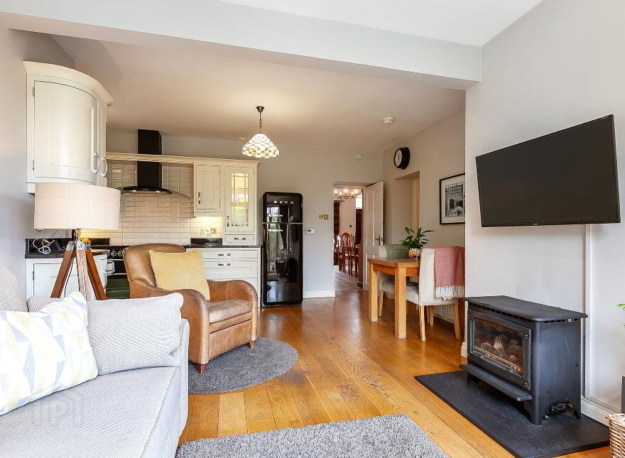 24 Main Street, Royal Hillsborough, BT26 6AE