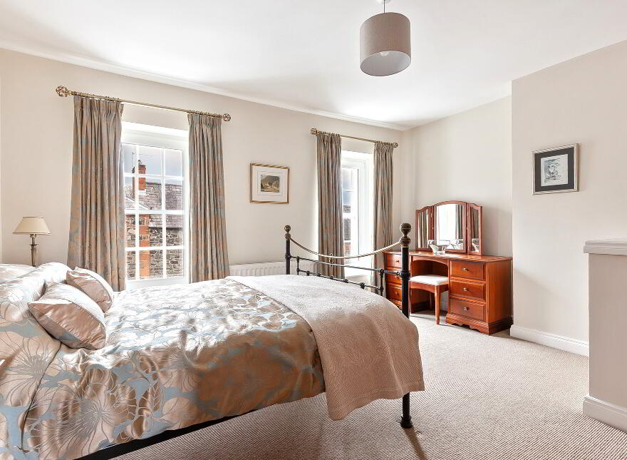 24 Main Street, Royal Hillsborough, BT26 6AE