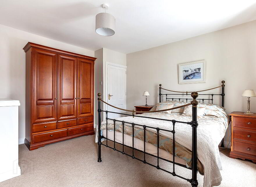 24 Main Street, Royal Hillsborough, BT26 6AE