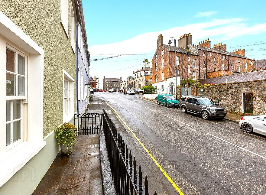 24 Main Street, Royal Hillsborough, BT26 6AE