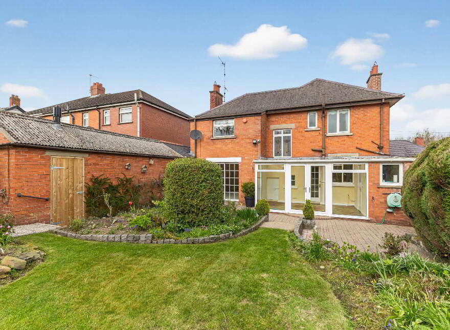 10 Waverley Avenue, Lisburn, BT28 1JS