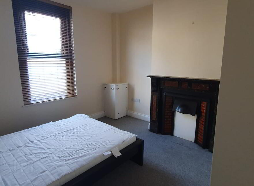 ROOMS TO RENT, 30 Lower Violet Street, - Utilities Included. Derry/L...Waterside, BT47 2AR