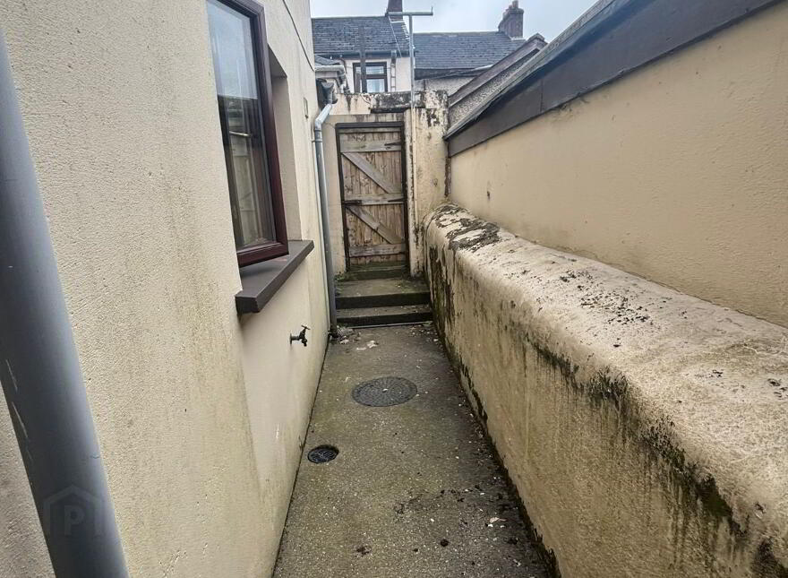 ROOMS TO RENT, 17 Alfred Street, - Utilities Included. Derry/Londond...Waterside, BT47 6DZ