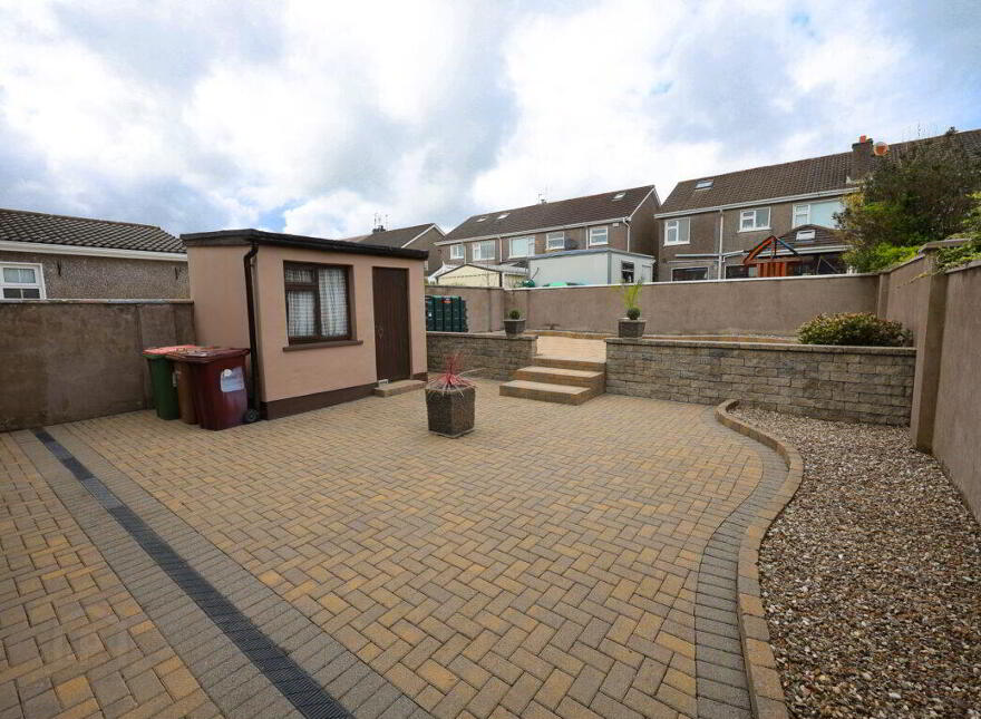 8 Owenabue View, Carrigaline, P43FH94