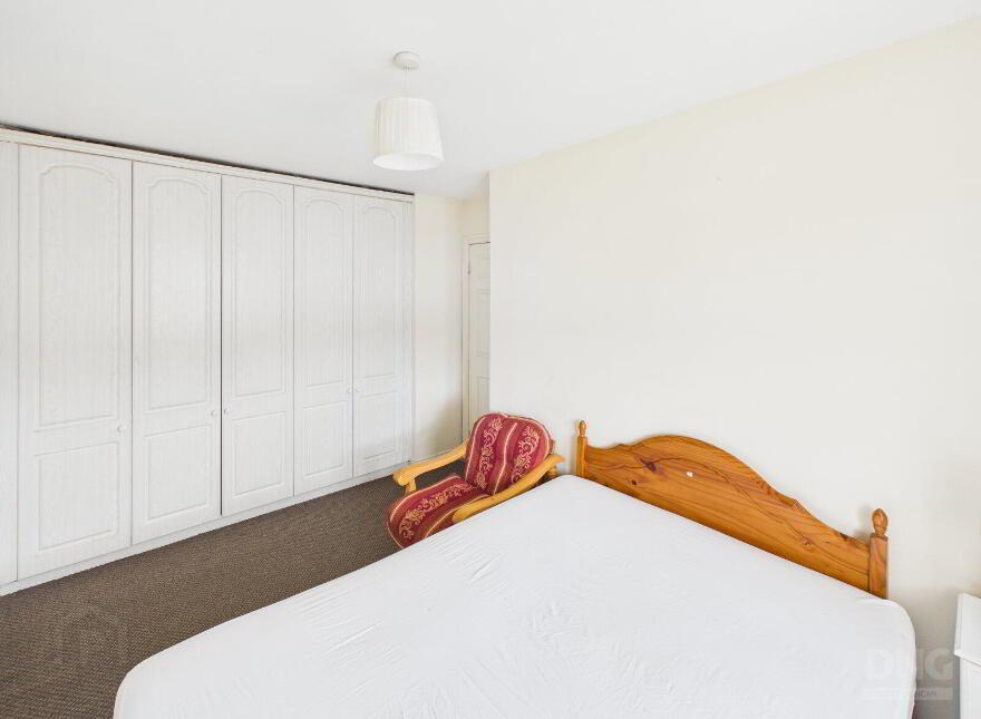 28 Westwood Park, Clara, R35RH32