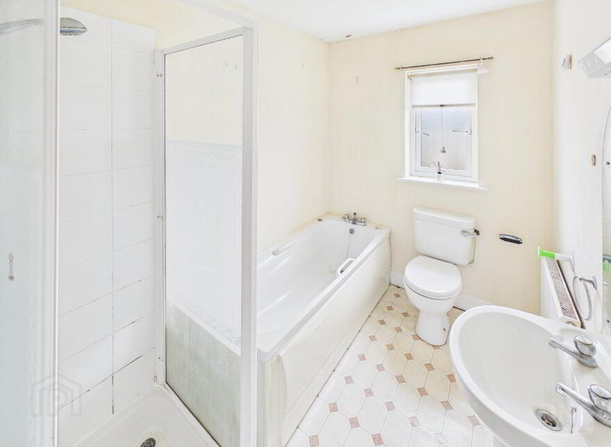 28 Westwood Park, Clara, R35RH32