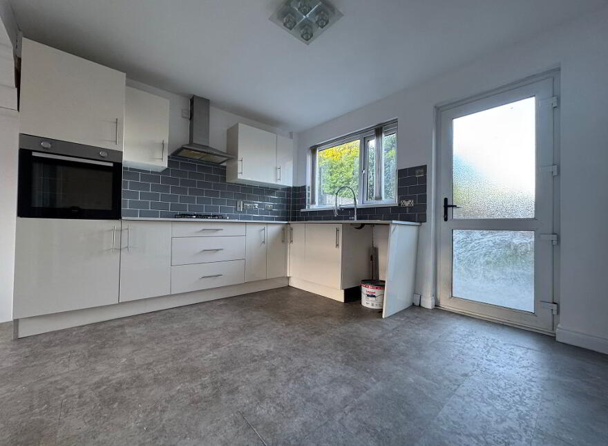 102 Sunnylands Avenue, Carrickfergus, BT38 8JT
