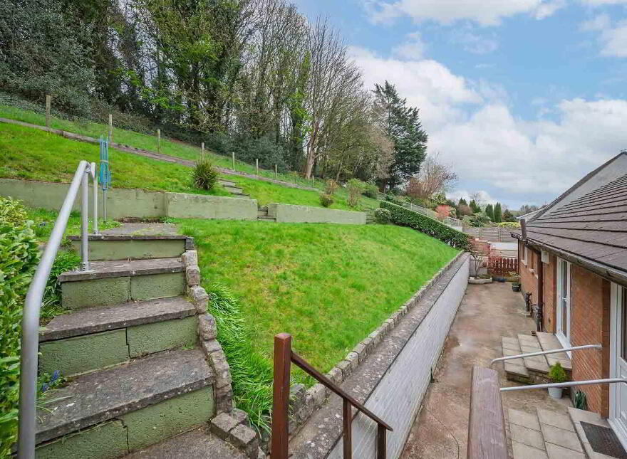11 Finchley Vale, Belfast, BT4 2EU
