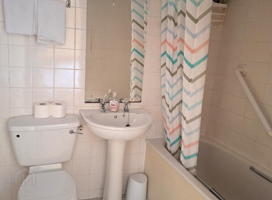 O'Gormans, Hollow, East End, Bundoran, F94E397