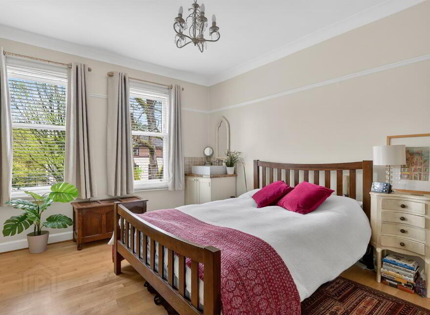 11 Sans Souci Park, Belfast, BT9 5QZ