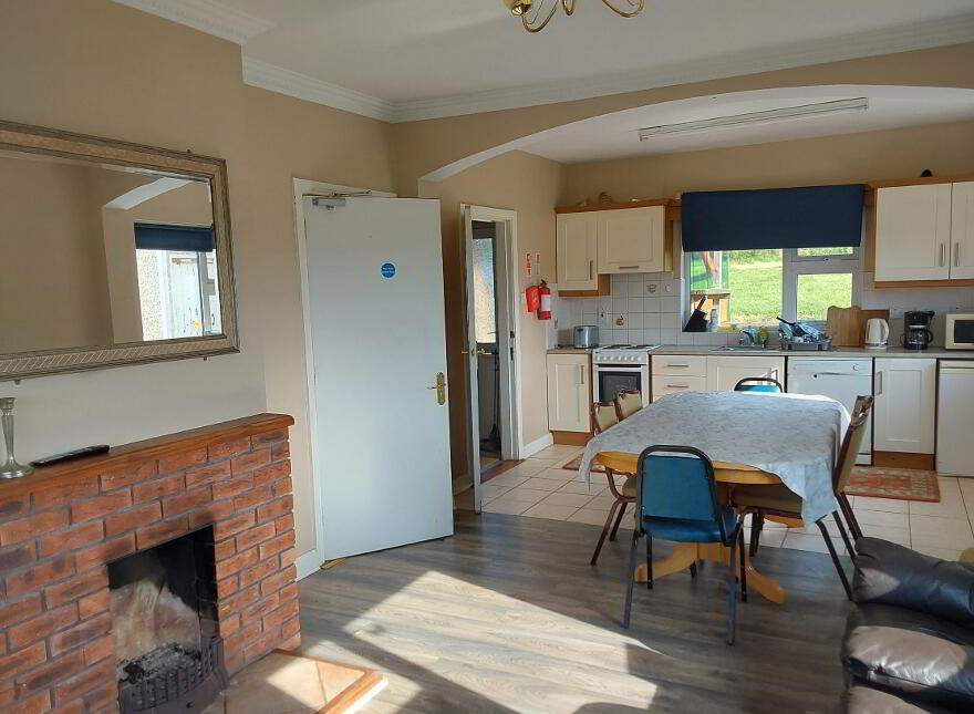 Clonandra Cottages, 1,2,3,4,5 & 6 Clonandra, Redhills, H14VN51
