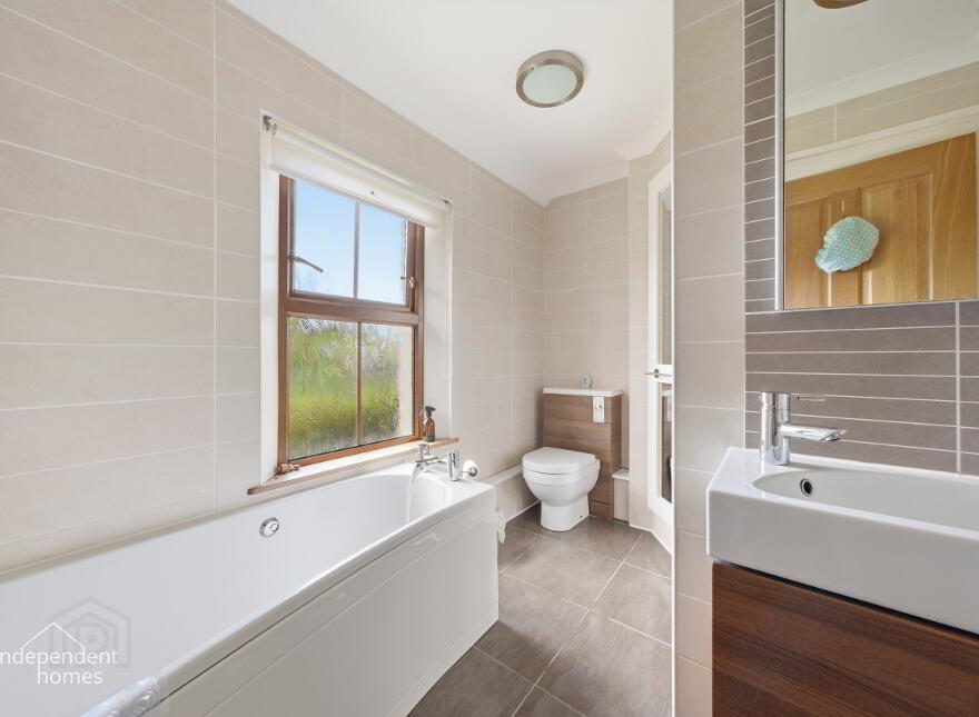 7 Upper Killyglen Road, Larne, BT40 2NA