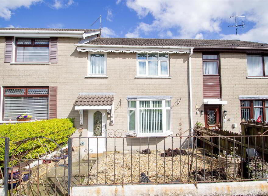 8 Gardenmore Road, Dunmurry, Belfast, BT17 0BH