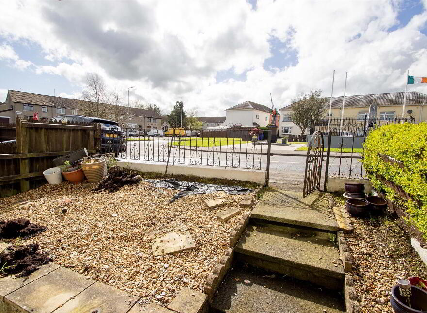 8 Gardenmore Road, Dunmurry, Belfast, BT17 0BH