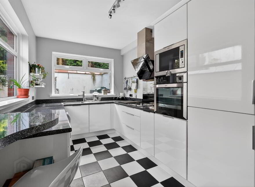 2 Marlborough Gardens, Belfast, BT9 6SQ