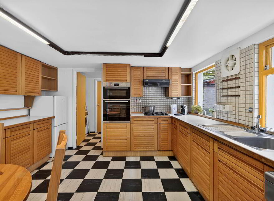 27 Rugby Road, Belfast, BT7 1PT