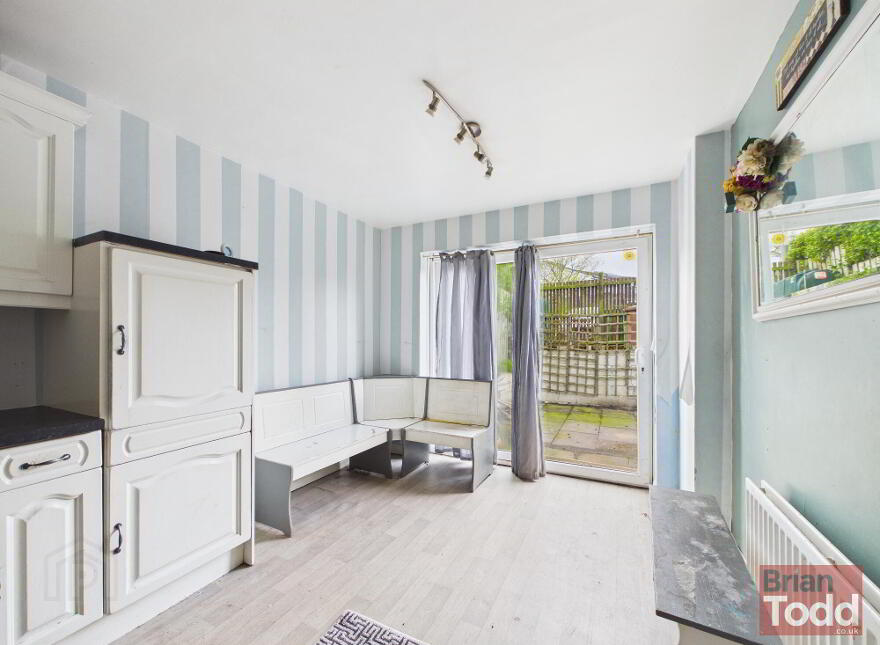 16 Blackcave Park, Larne, BT40 1TN