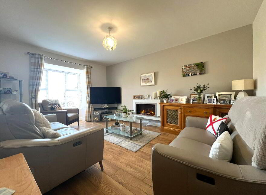 18 Highgrove Mews, Carrickfergus, BT38 9UD