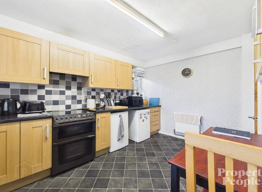APT 4, Kansas Avenue, Belfast, BT15 5AY