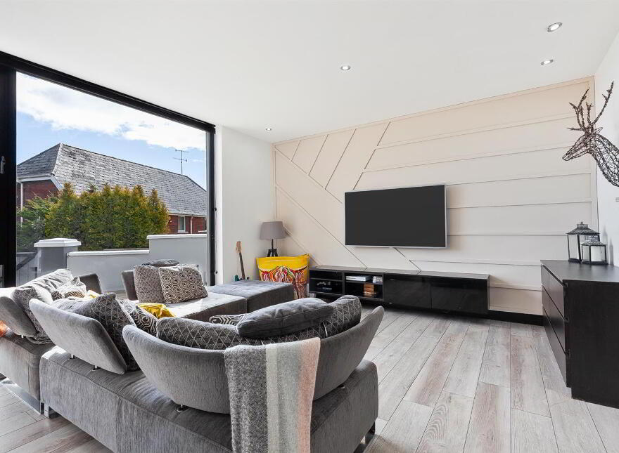738D Antrim Road, Newtownabbey, BT36 7PQ