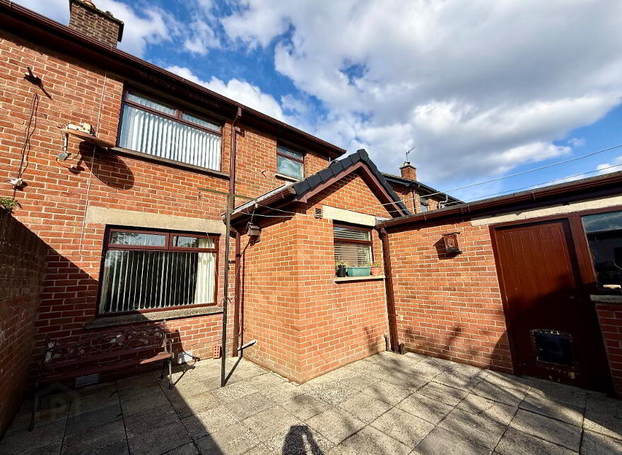 15 St John Park, Buncrana Road, Derry, BT48 8AL