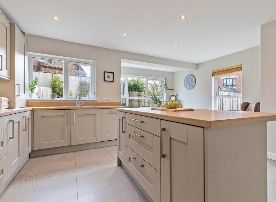 11 Royal Ascot Mews, Carryduff, Belfast, BT8 8SD