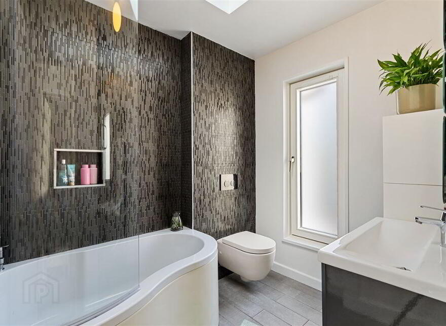 Hill Crest, Ballea Hill, Carrigaline, P43HY05