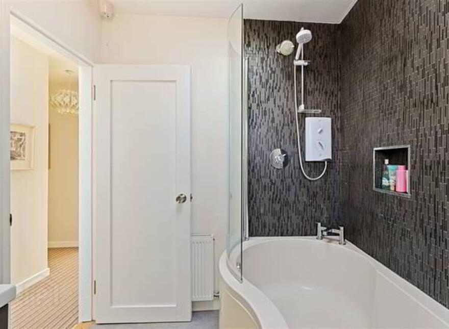 Hill Crest, Ballea Hill, Carrigaline, P43HY05