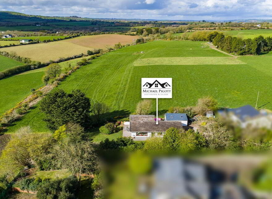 Hill Crest, Ballea Hill, Carrigaline, P43HY05