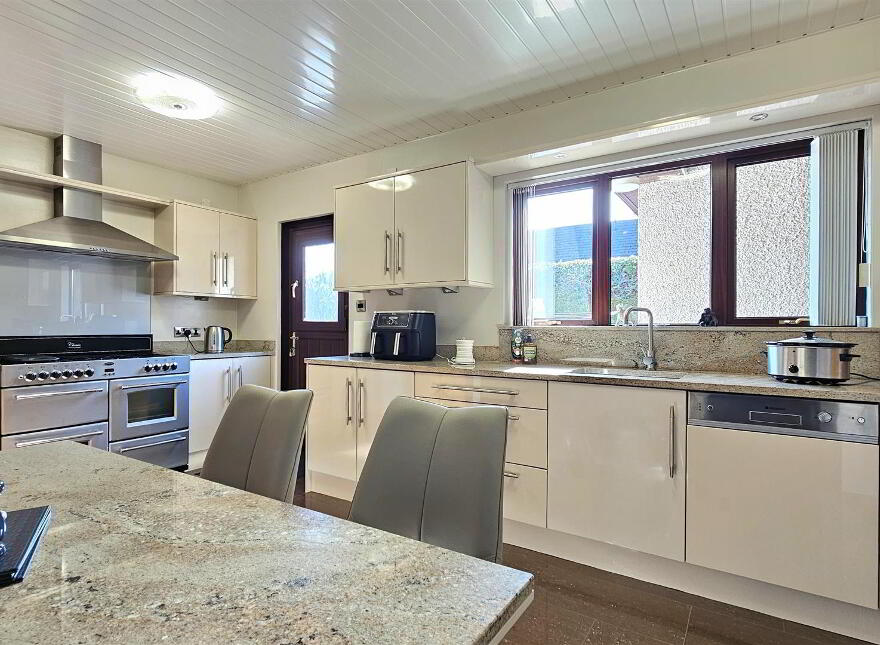 5 Rose Gardens, Carrickfergus, BT38 8FD