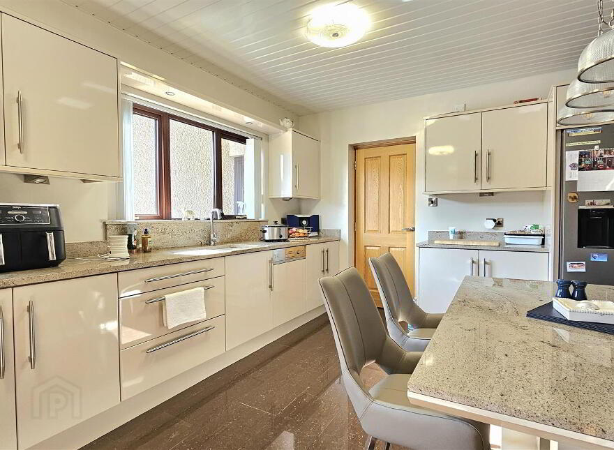 5 Rose Gardens, Carrickfergus, BT38 8FD