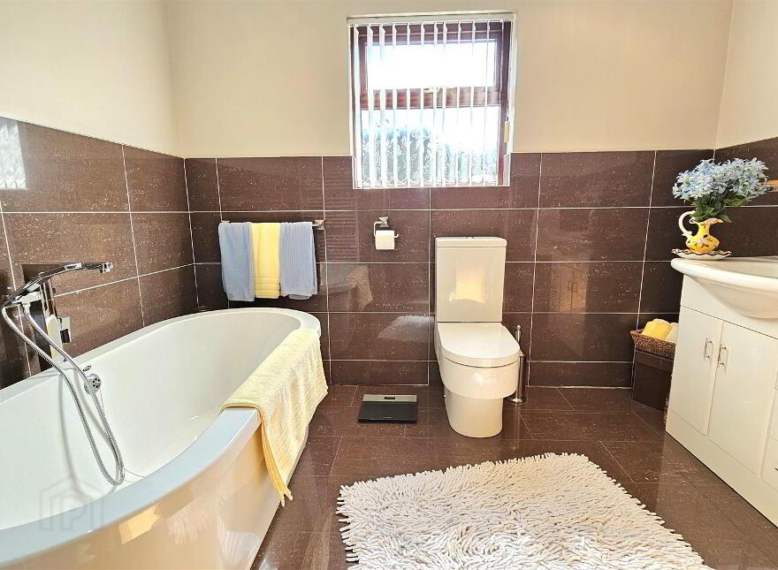 5 Rose Gardens, Carrickfergus, BT38 8FD