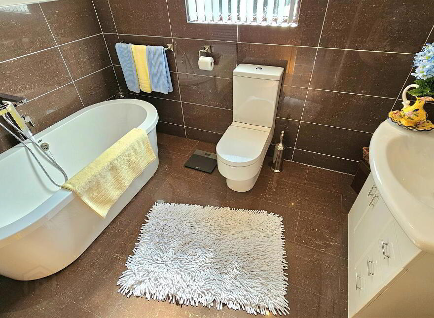 5 Rose Gardens, Carrickfergus, BT38 8FD