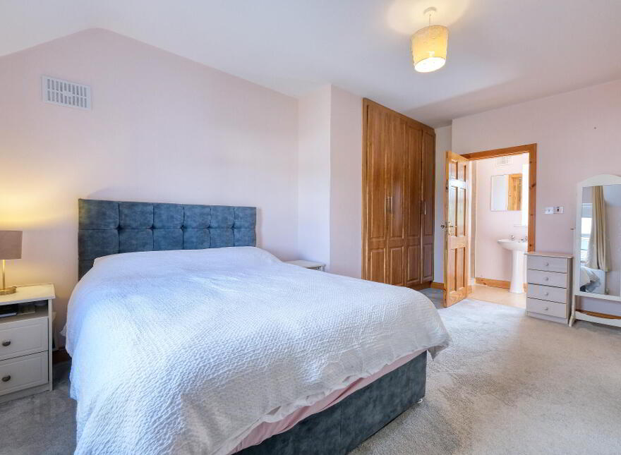 2 Saint John's, Ballinalee, N39W276